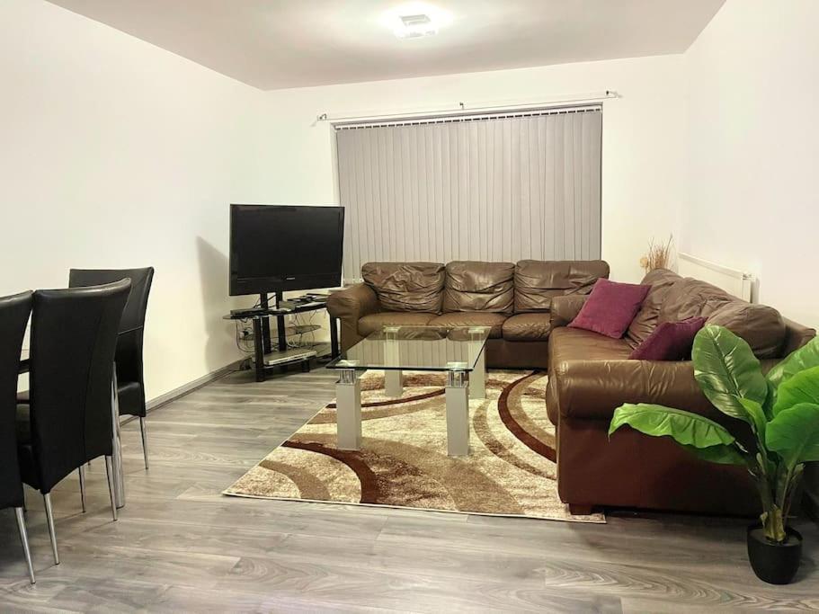 Lovely 3 Bed Ground Floor Apartment Near Qe Hospital Harborne Birmingham New المظهر الخارجي الصورة