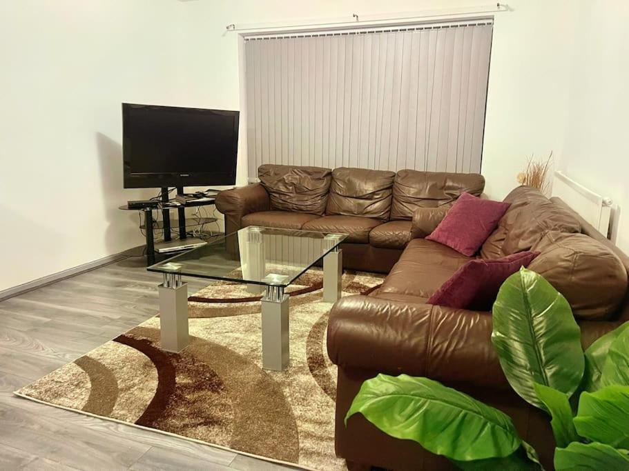 Lovely 3 Bed Ground Floor Apartment Near Qe Hospital Harborne Birmingham New المظهر الخارجي الصورة