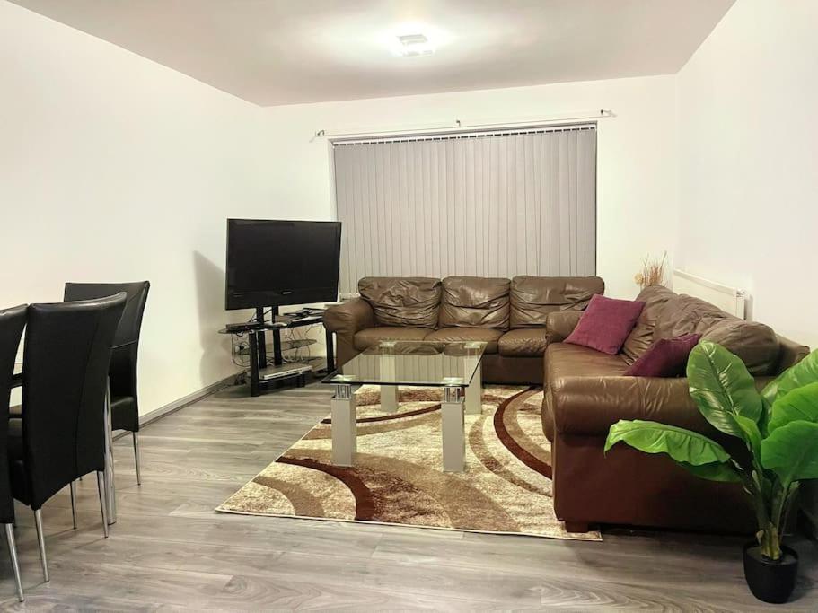 Lovely 3 Bed Ground Floor Apartment Near Qe Hospital Harborne Birmingham New المظهر الخارجي الصورة