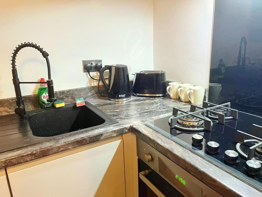 Lovely 3 Bed Ground Floor Apartment Near Qe Hospital Harborne Birmingham New المظهر الخارجي الصورة