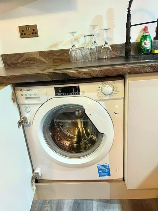 Lovely 3 Bed Ground Floor Apartment Near Qe Hospital Harborne Birmingham New المظهر الخارجي الصورة