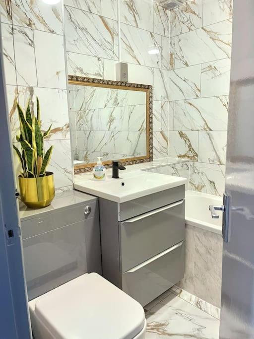 Lovely 3 Bed Ground Floor Apartment Near Qe Hospital Harborne Birmingham New المظهر الخارجي الصورة