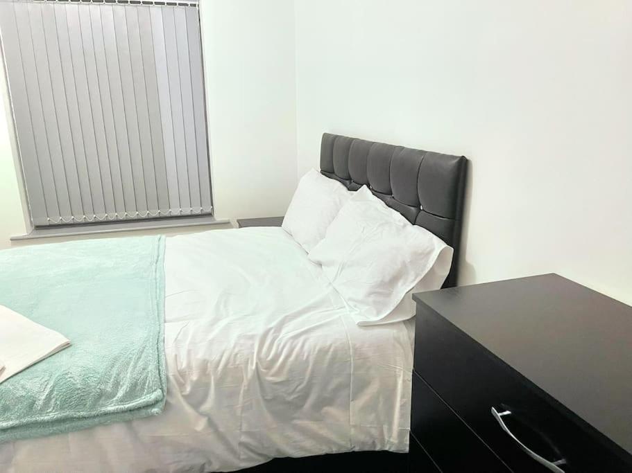 Lovely 3 Bed Ground Floor Apartment Near Qe Hospital Harborne Birmingham New المظهر الخارجي الصورة