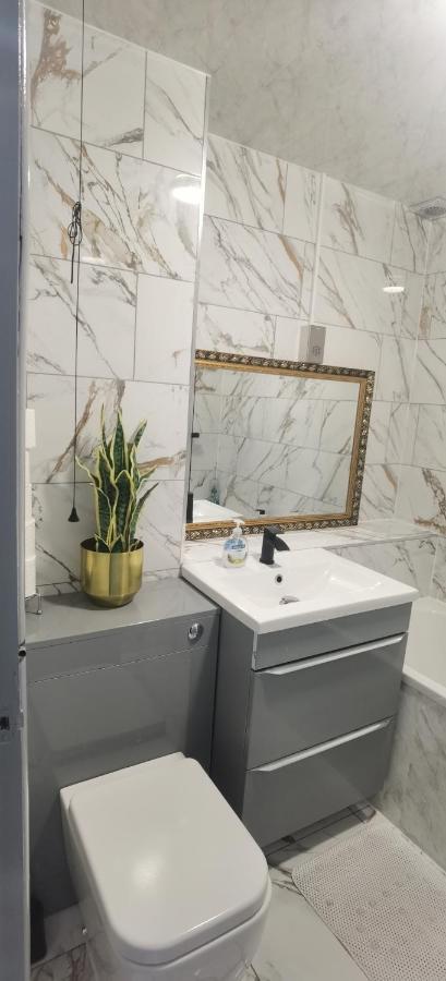 Lovely 3 Bed Ground Floor Apartment Near Qe Hospital Harborne Birmingham New المظهر الخارجي الصورة